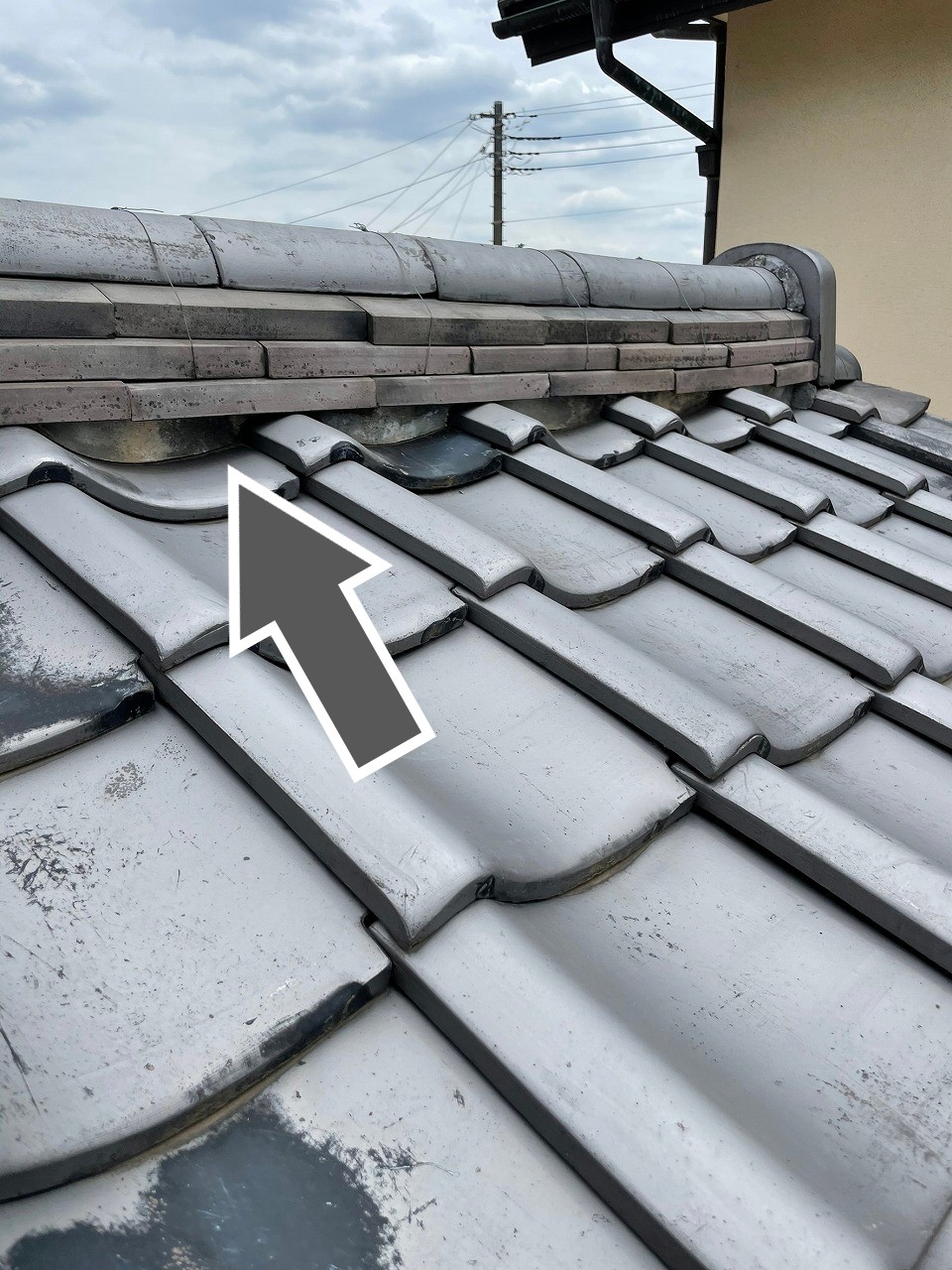 変色して痩せた漆喰